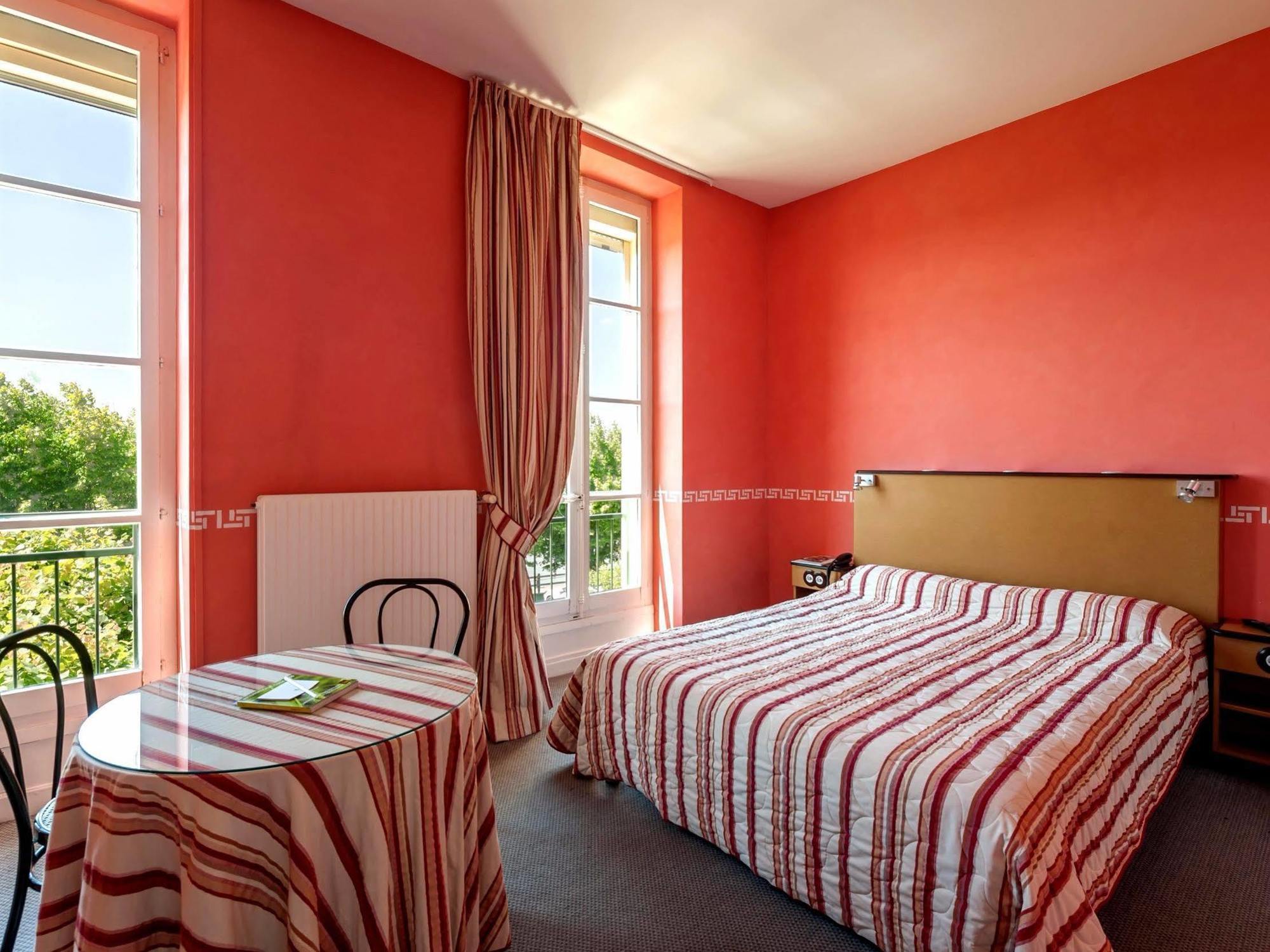 Hotel Restaurant Emile Job Montmerle-sur-Saone Dış mekan fotoğraf