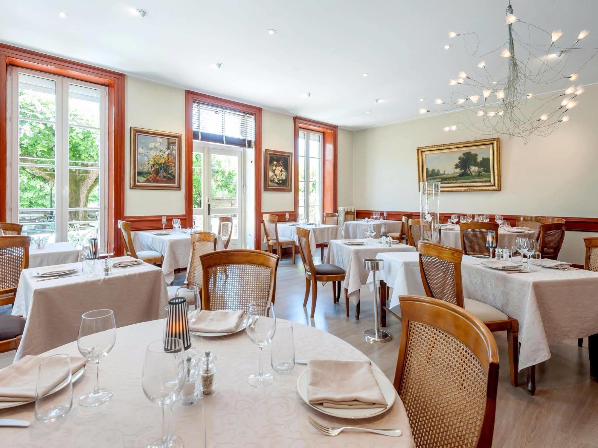Hotel Restaurant Emile Job Montmerle-sur-Saone Dış mekan fotoğraf